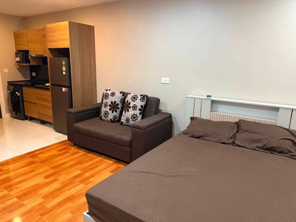 bedroom of The Metropolis Samrong