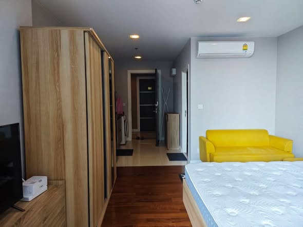 bedroom and room interior of The Metropolis Samrong