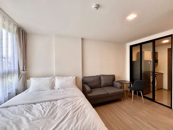 bedroom and room interior of THE MUVE Sukhumvit 107