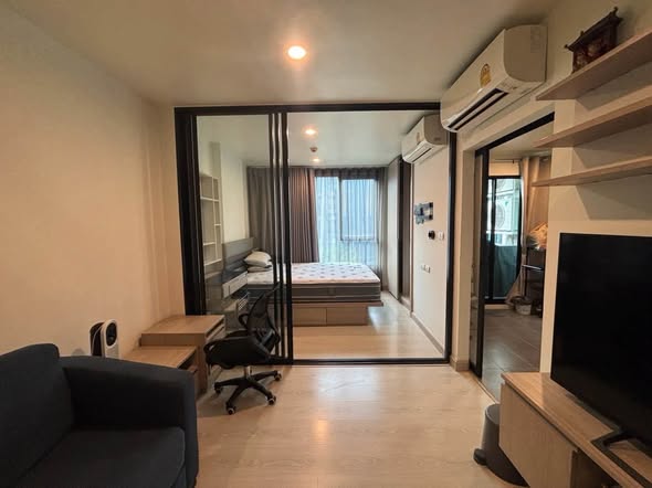bedroom and room interior of The Niche Mono Sukhumvit 50