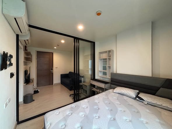bedroom and room interior of The Niche Mono Sukhumvit 50