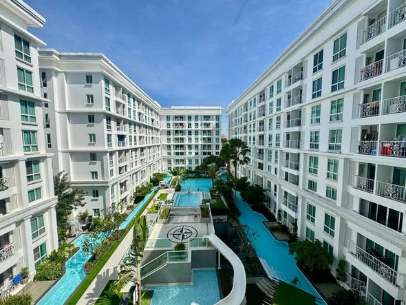 pool of The Orient Resort & Spa