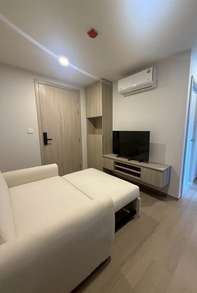 bedroom and room interior of The Origin Phahol 57