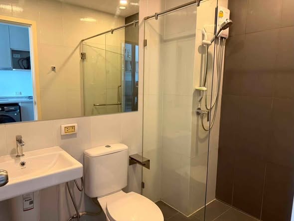 room interior and bathroom of The Origin Ram 209 Interchange
