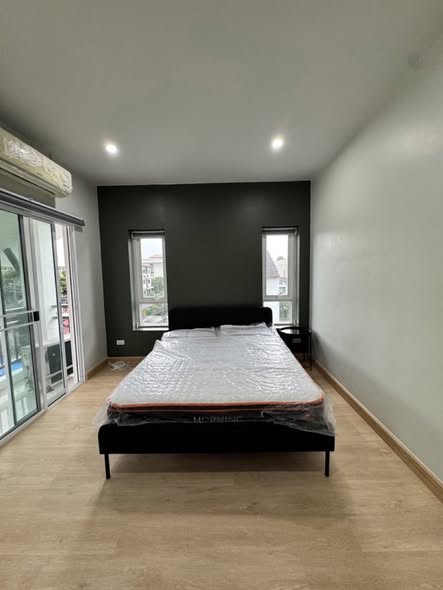 bedroom of The PARK LANE Townhouses