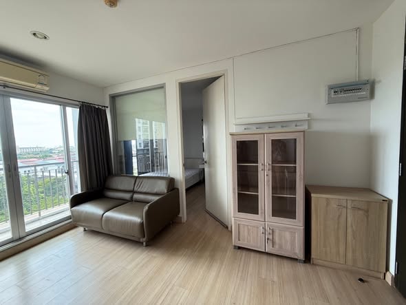 bedroom and room interior of The Parkland Srinakarin Lakeside