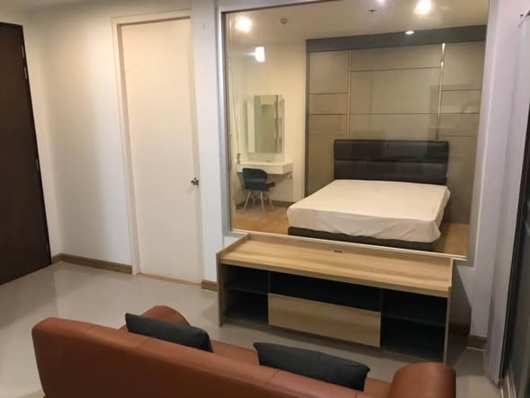bedroom and room interior of The Parkland Taksin -Tha Phra