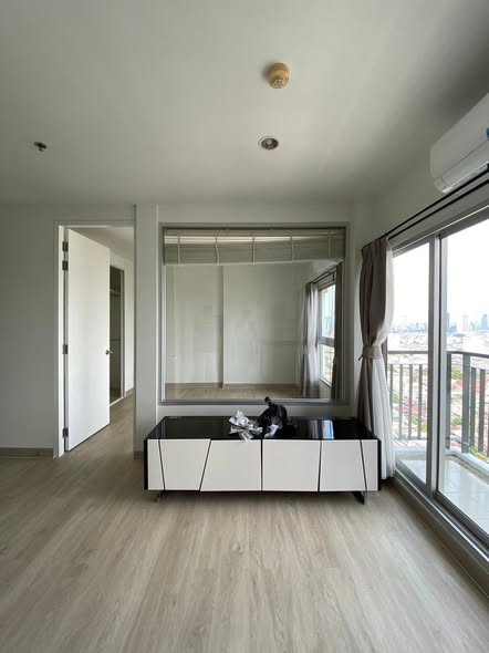 bedroom and room interior of The Parkland Taksin -Tha Phra