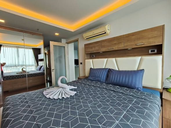 bedroom of The Peak Towers