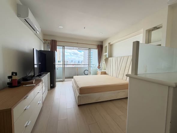 bedroom of The Platinum Condominium
