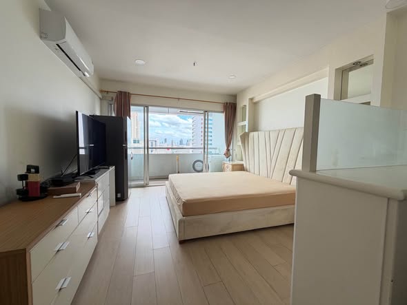 bedroom of The Platinum Condominium