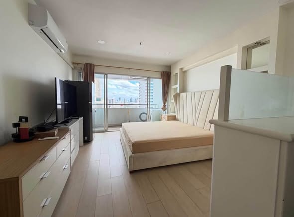 bedroom of The Platinum Condominium