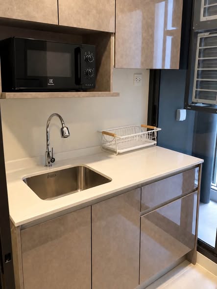 bathroom and kitchen of The Politan Breeze : เดอะ โพลิแทน บรีซ
