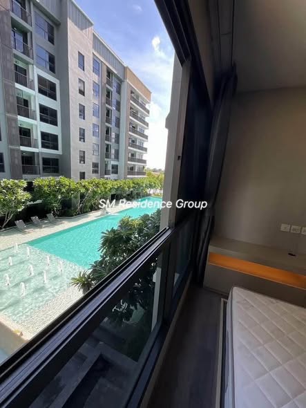 pool of The Politan Breeze : เดอะ โพลิแทน บรีซ