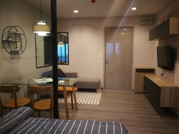 bedroom and room interior of The Politan Rive