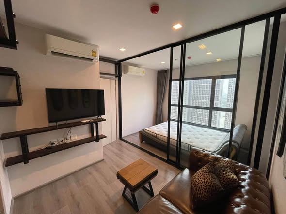 bedroom and room interior of The Politan Rive