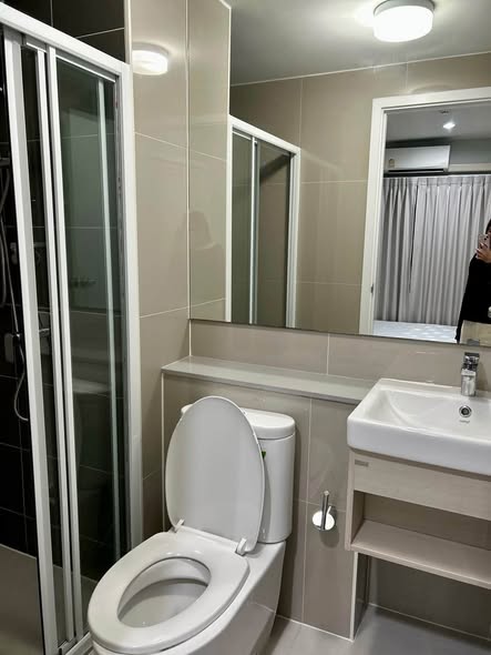 bathroom of The Privacy Rama 9