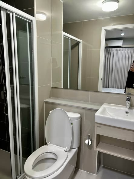 bathroom of The Privacy Rama 9