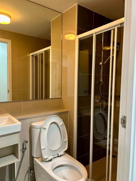 bathroom of The Privacy Rama 9