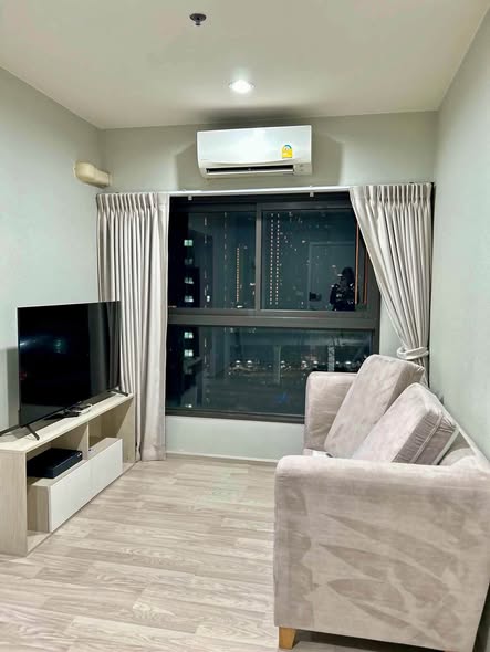 living room and room interior of The Privacy Rama 9
