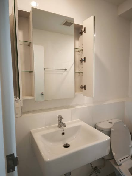bathroom of The Prodigy Condo MRT Bangkhae