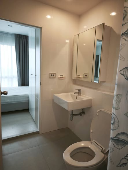 bathroom of The Prodigy Condo MRT Bangkhae