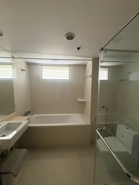 room interior and bathroom of The Ratchadamri