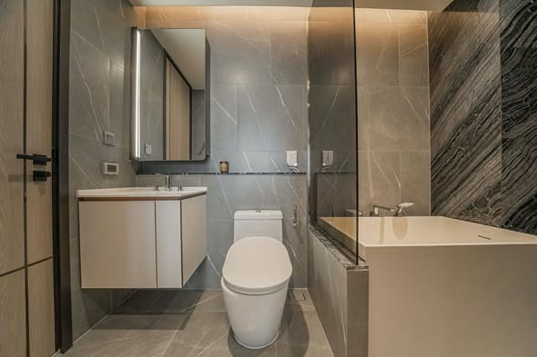 bathroom of The Reserve Sukhumvit 61