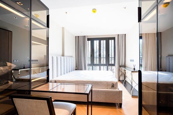 bedroom and room interior of The Reserve Sukhumvit 61