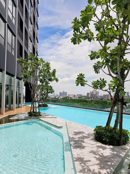The Rich Rama 9 – Srinagarindra