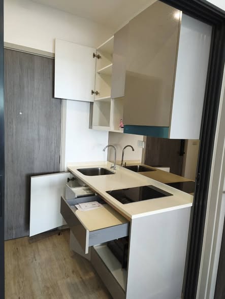 room interior and kitchen of The Rich Rama 9 – Srinagarindra
