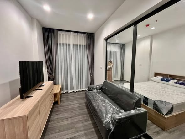 bedroom and room interior of The Rich Sathon-Taksin