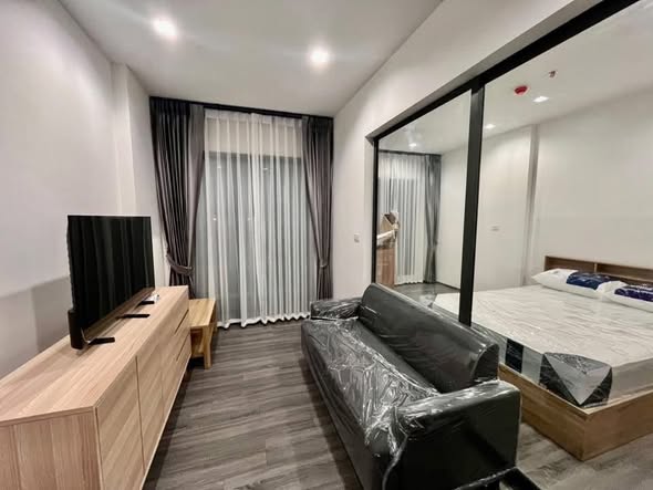 bedroom and room interior of The Rich Sathon-Taksin