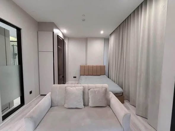 bedroom of The Room Phaya Thai