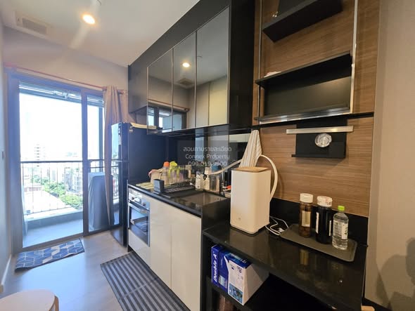 bathroom of The Room Sathon @ St. Louis