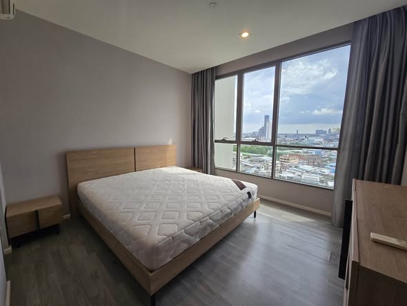 bedroom of The Room Sathon @ St. Louis