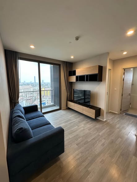 bedroom and living room of The Room Sathon @ St. Louis