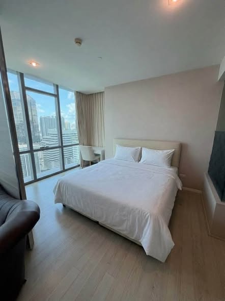 bedroom of The Room Sukhumvit 21