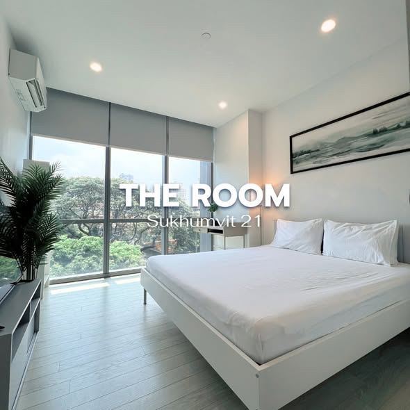 bedroom and room interior of The Room Sukhumvit 21