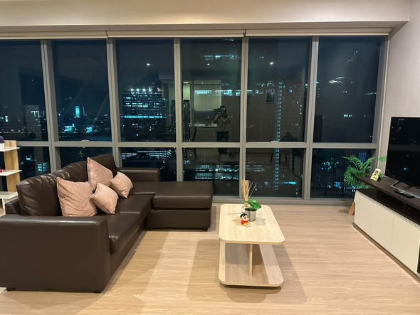 living room of The Room Sukhumvit 21
