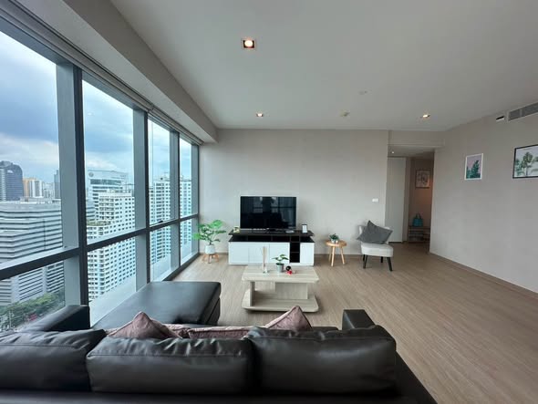 living room of The Room Sukhumvit 21
