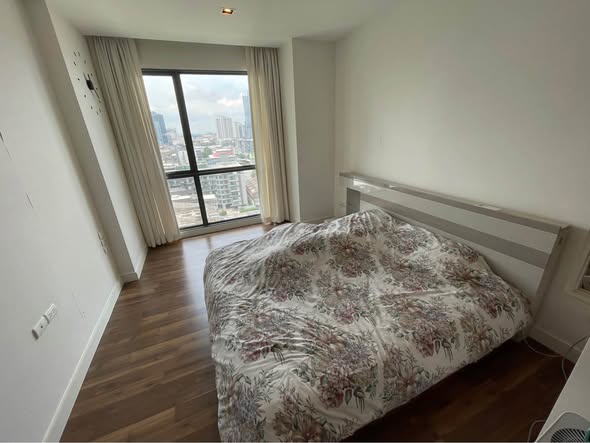 bedroom of The Room Sukhumvit 62