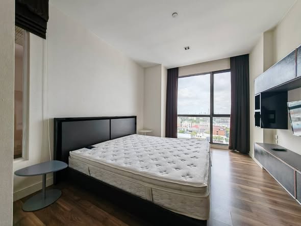 bedroom of The Room Sukhumvit 62