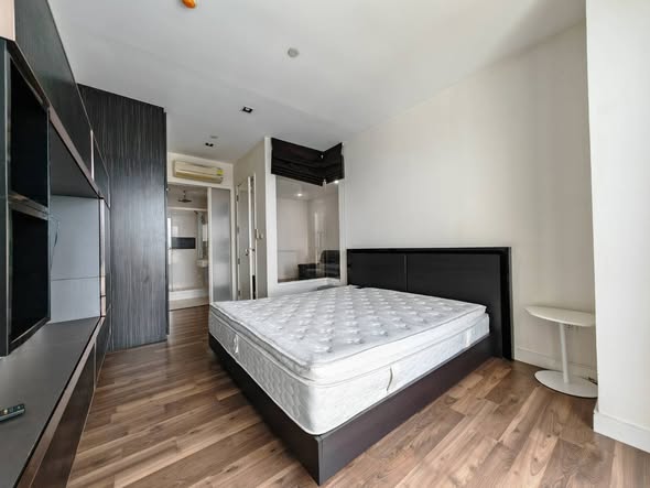 bedroom of The Room Sukhumvit 62