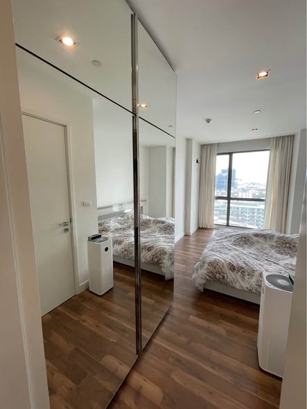 bedroom and room interior of The Room Sukhumvit 62