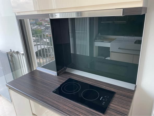 kitchen of The Room Sukhumvit 62