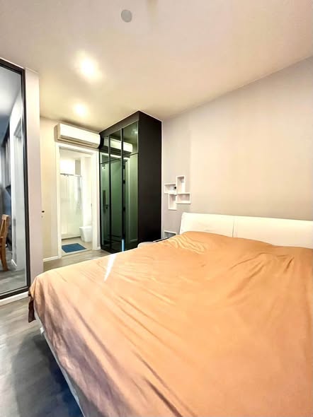 bedroom and room interior of The Room Sukhumvit 69