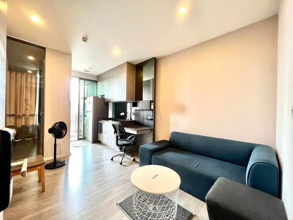 living room of The Room Sukhumvit 69