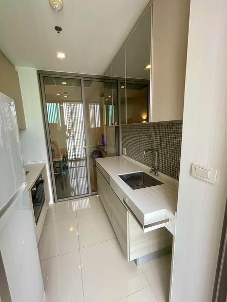 bathroom of The Room Wongwian Yai