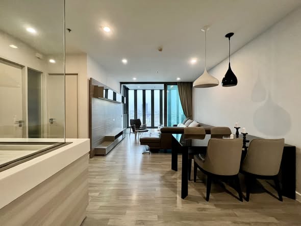 The Room Wongwian Yai